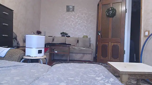 Amy August online show from June 6, 5:08 pm
