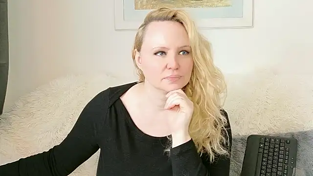 Sarah4you online show from April 21, 2:35 pm