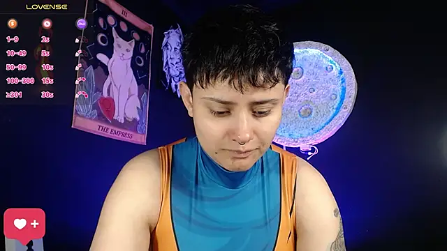 girl intense444 online show from November 25, 1:13 pm