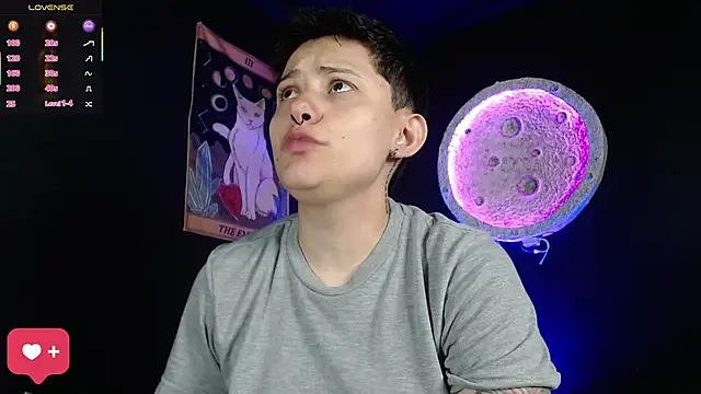 girl intense444 online show from March 3, 1:06 pm