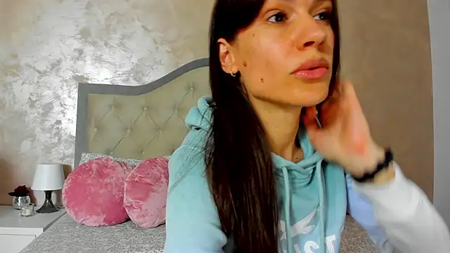 JennaMyers online show from April 21, 7:10 pm