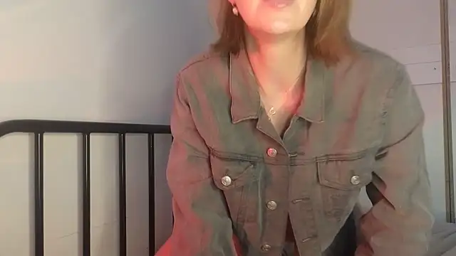 TopsyWilde online show from June 18, 8:16 am