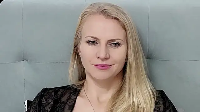 Snapshot of K__Adrienne chatting on October 13, 5:32 am K Adrienne online show from October 13, 5:32 am