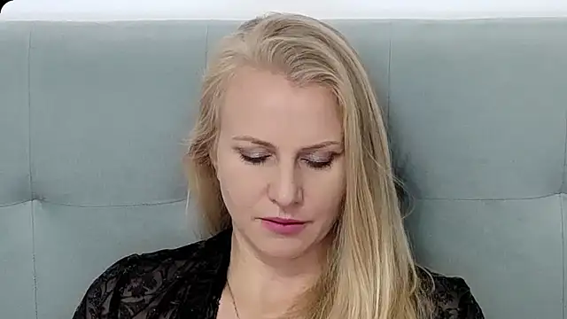 Snapshot of K__Adrienne chatting on October 4, 5:46 am K Adrienne online show from October 4, 5:46 am