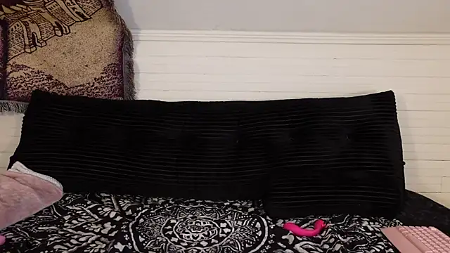 -khayaparker online show from April 26, 4:05 pm