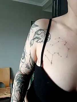 LazyTanukii online show from October 27, 6:42 am