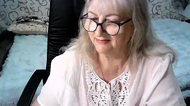 Snapshot of LolkaAlyss chatting on October 10, 7:13 am LolkaAlyss online show from October 10, 7:13 am