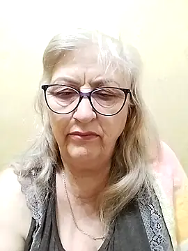 Snapshot of LolkaAlyss chatting on September 28, 2:40 am LolkaAlyss online show from September 28, 2:40 am