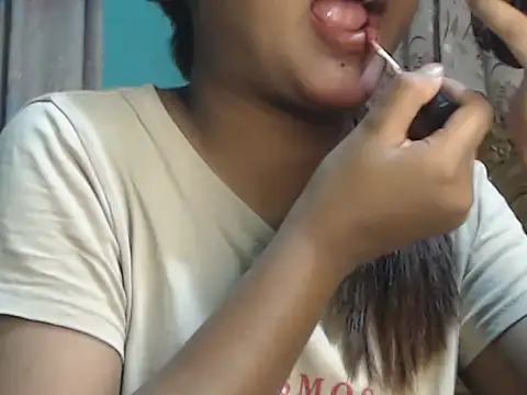 NancyRuvi online show from November 25, 5:04 pm