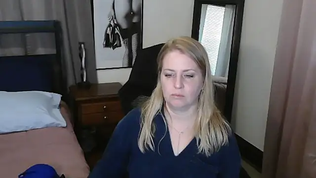 HollieBim online show from April 24, 1:47 pm