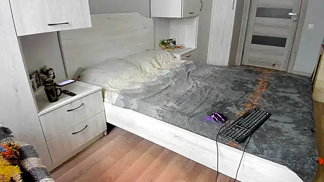 DUSSY PUSSY online show from April 14, 4:01 am