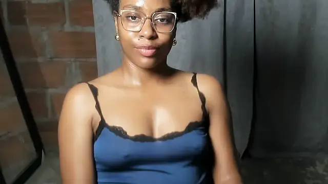 thaimy  online show from June 18, 2:24 am