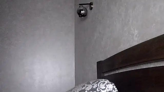 JulianaGold1 online show from November 18, 10:44 pm