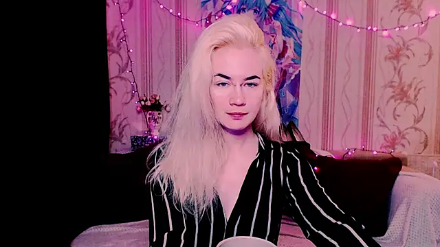 xxxcharismaaa online show from June 12, 6:21 am