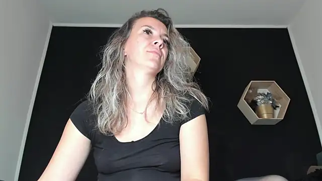 Snapshot of Alesys69 chatting on September 18, 9:57 pm Alesys69 online show from September 18, 9:57 pm