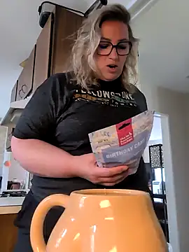 Canadian BBW online show from June 15, 9:59 pm