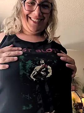 Canadian BBW online show from July 8, 9:28 pm