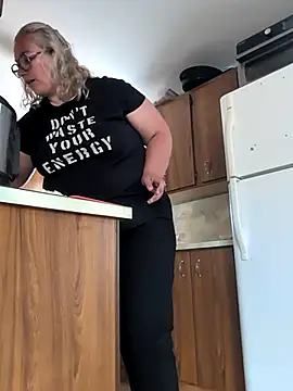 Canadian BBW online show from July 9, 9:50 pm