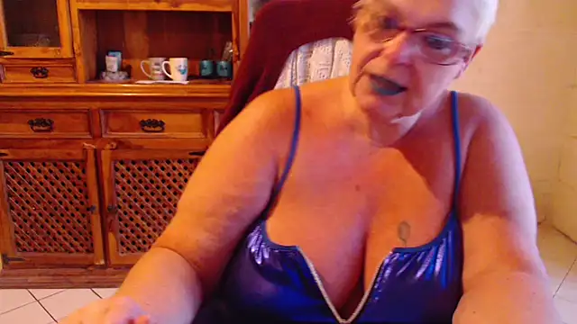 MISS LINDAH online show from April 28, 5:11 am