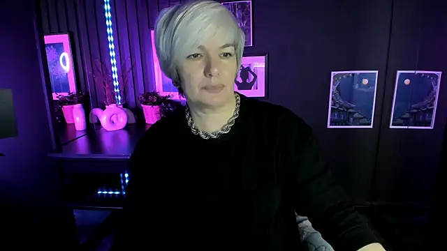 CarmenSoft online show from November 18, 8:32 pm