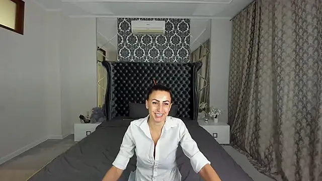 Rebecca Diamond online show from October 6, 5:35 am