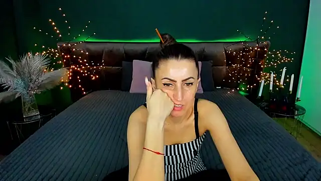 Rebecca Diamond online show from February 18, 7:07 am