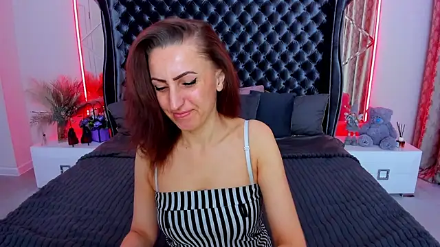 Rebecca Diamond online show from April 26, 5:49 am