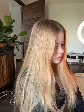 curchez  online show from April 20, 8:56 pm