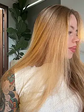 curchez  online show from April 6, 8:43 pm