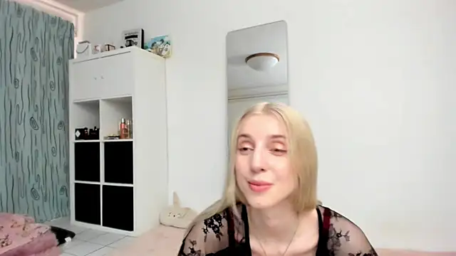 KenzieDawton online show from June 13, 11:51 am