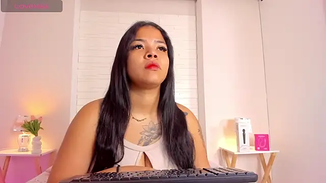 SophiaaStone online show from April 22, 11:40 am