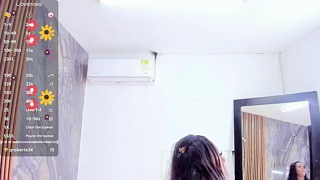 LauraSaenz01 online show from February 3, 6:51 am