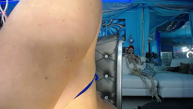 ADRIANNA FOX online show from April 26, 2:42 am