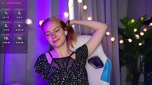 Snapshot of Ramona___ chatting on September 20, 6:34 am Ramona online show from September 20, 6:34 am