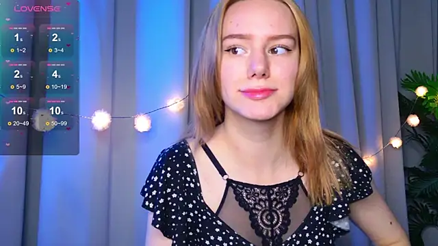 Snapshot of Ramona___ chatting on October 14, 6:16 am Ramona online show from October 14, 6:16 am
