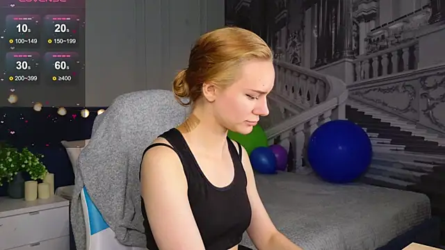 Snapshot of Ramona___ chatting on September 28, 5:47 am Ramona online show from September 28, 5:47 am