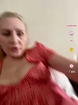 YourBlondee online show from April 26, 11:08 am