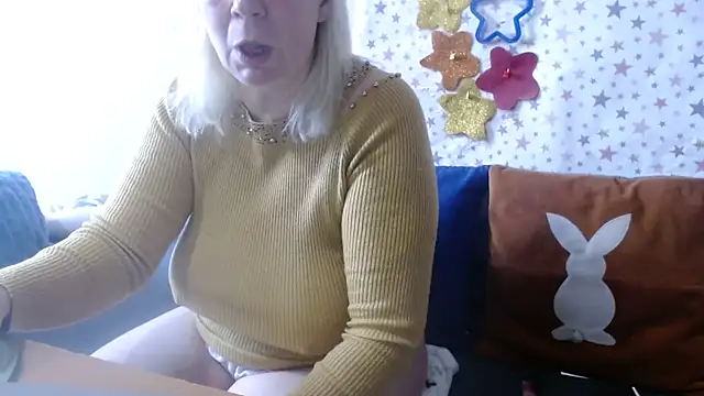 QueenLana online show from April 23, 8:11 am