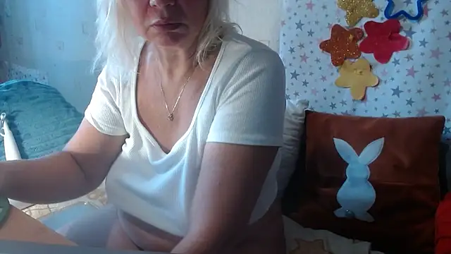 Snapshot of QueenLana chatting on September 21, 6:45 am QueenLana online show from September 21, 6:45 am