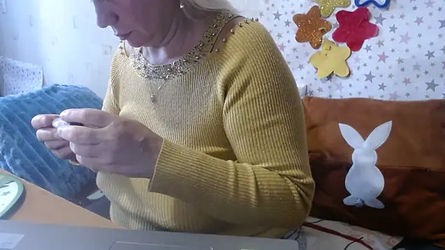 Snapshot of QueenLana chatting on October 1, 10:09 am QueenLana online show from October 1, 10:09 am