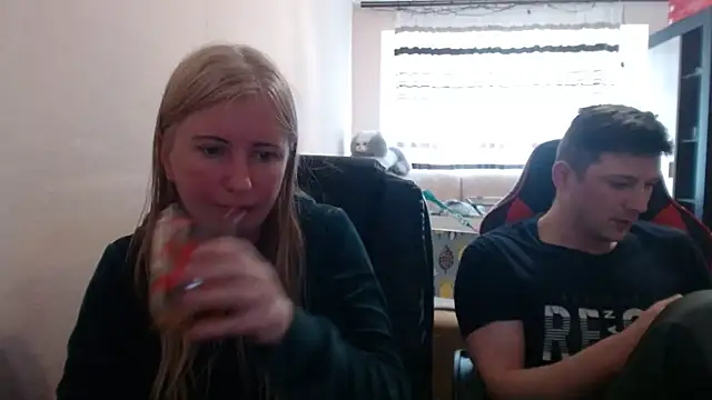 PeterAndJen online show from April 25, 1:03 pm