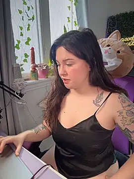 JennKenobi online show from March 4, 3:51 pm