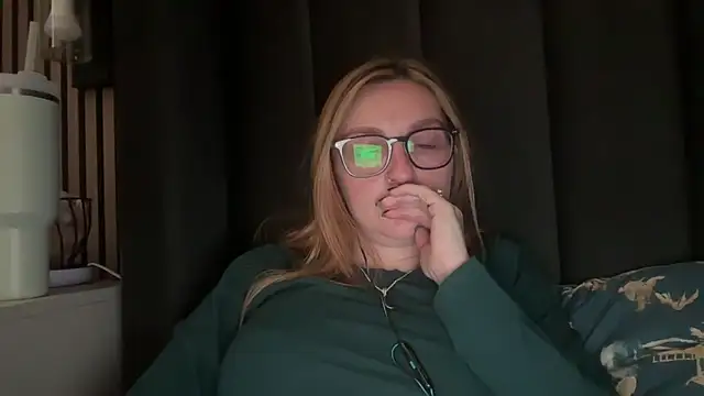 Snapshot of short_sweetpea chatting on September 21, 12:26 pm short sweetpea online show from September 21, 12:26 pm