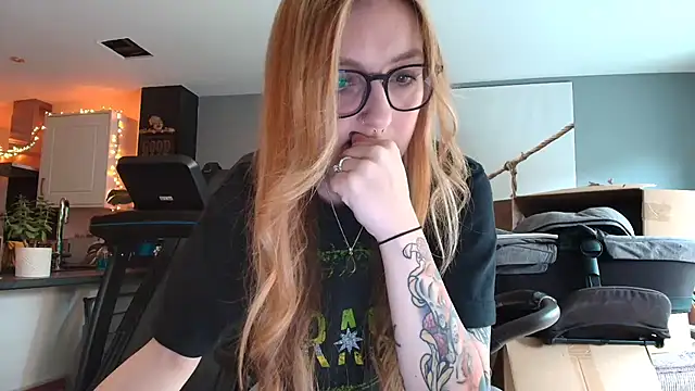 Snapshot of short_sweetpea chatting on October 17, 2:31 pm short sweetpea online show from October 17, 2:31 pm