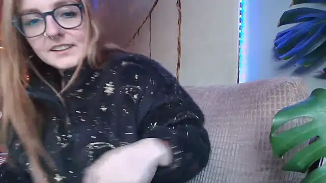 Snapshot of short_sweetpea chatting on October 5, 5:18 pm short sweetpea online show from October 5, 5:18 pm