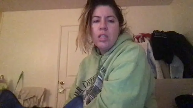 Snapshot of HYPHYtype chatting on September 27, 6:42 am HYPHYtype online show from September 27, 6:42 am