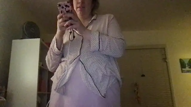 Snapshot of HYPHYtype chatting on October 5, 5:56 am HYPHYtype online show from October 5, 5:56 am