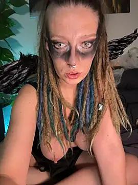 MenaDreadfull online show from October 31, 5:39 pm