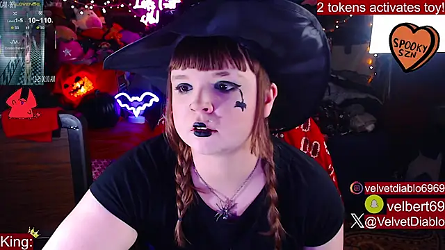 Snapshot of VelvetDiablo chatting on October 14, 12:24 am VelvetDiablo online show from October 14, 12:24 am