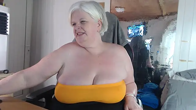 Snapshot of sexychazza16 chatting on September 26, 7:11 pm sexychazza16 online show from September 26, 7:11 pm